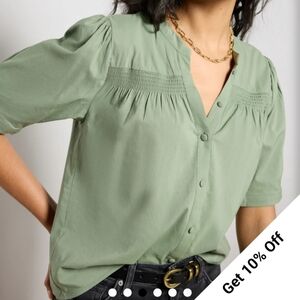 EVEREVE Kaia smocked blouse in seaspray size M.